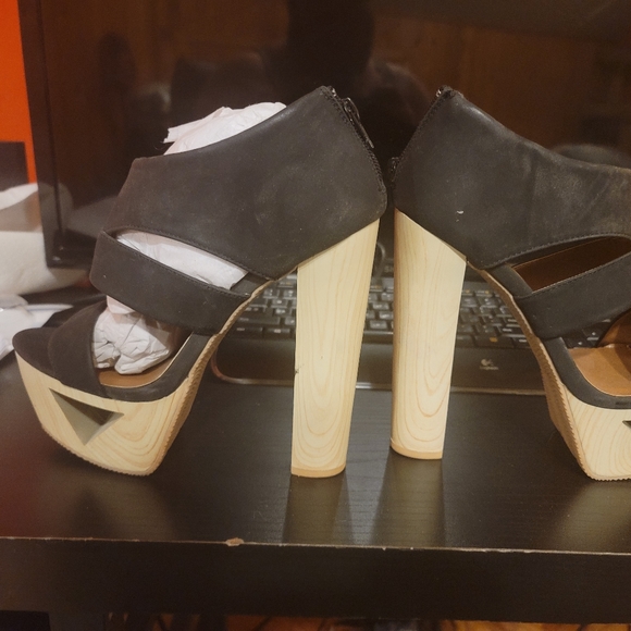 Platform wooden heels - Picture 2 of 3